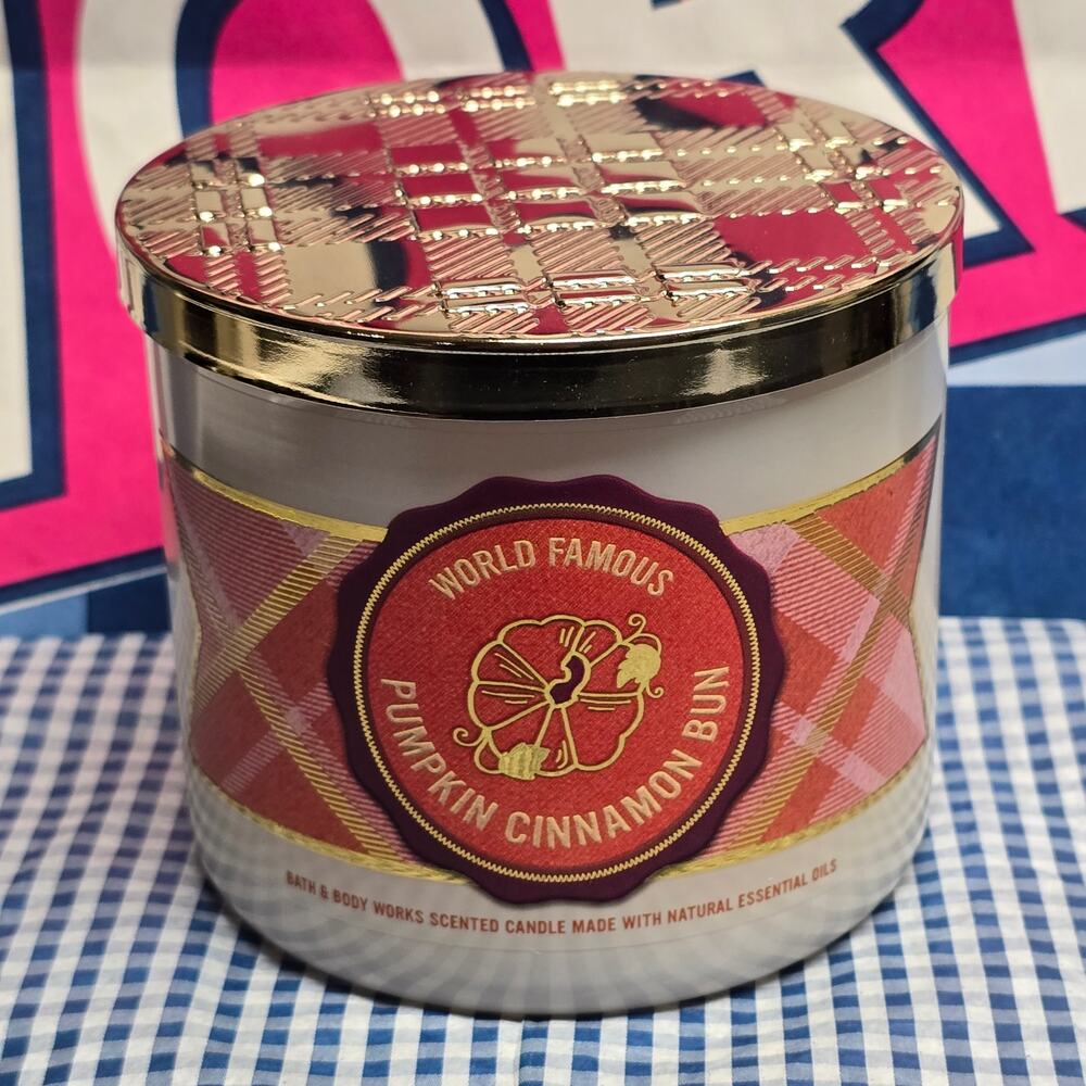 BBW World Famous Pumpkin Cinnamon Bun Large 3 Wick Candle Holiday Home Fragrance - Picture 1 of 2